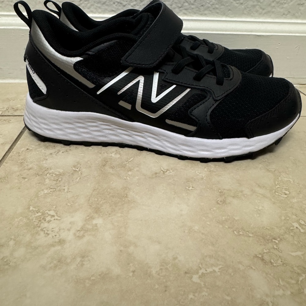 Like New!! Wide! New Balance Boys' Fresh Foam 650 V1 Bungee Lace Running Shoes